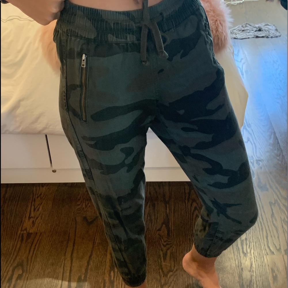aritzia camo pants
